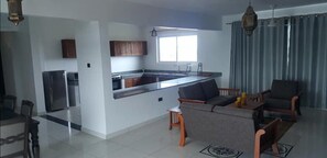 Huoneisto, 3 makuuhuonetta | Oleskelualue | LED-televisio