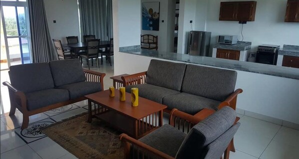 Huoneisto, 3 makuuhuonetta | Oleskelualue | LED-televisio