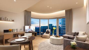 Kamar Premier, 2 kamar tidur | Brankas, meja kerja, tirai kedap cahaya, dan kedap suara