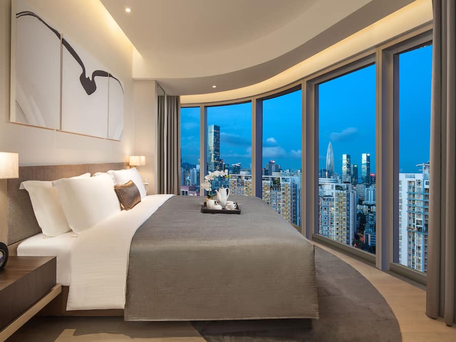 Quarto premier, 3 quartos | Cofres nos quartos, escrivaninha, cortinas blackout