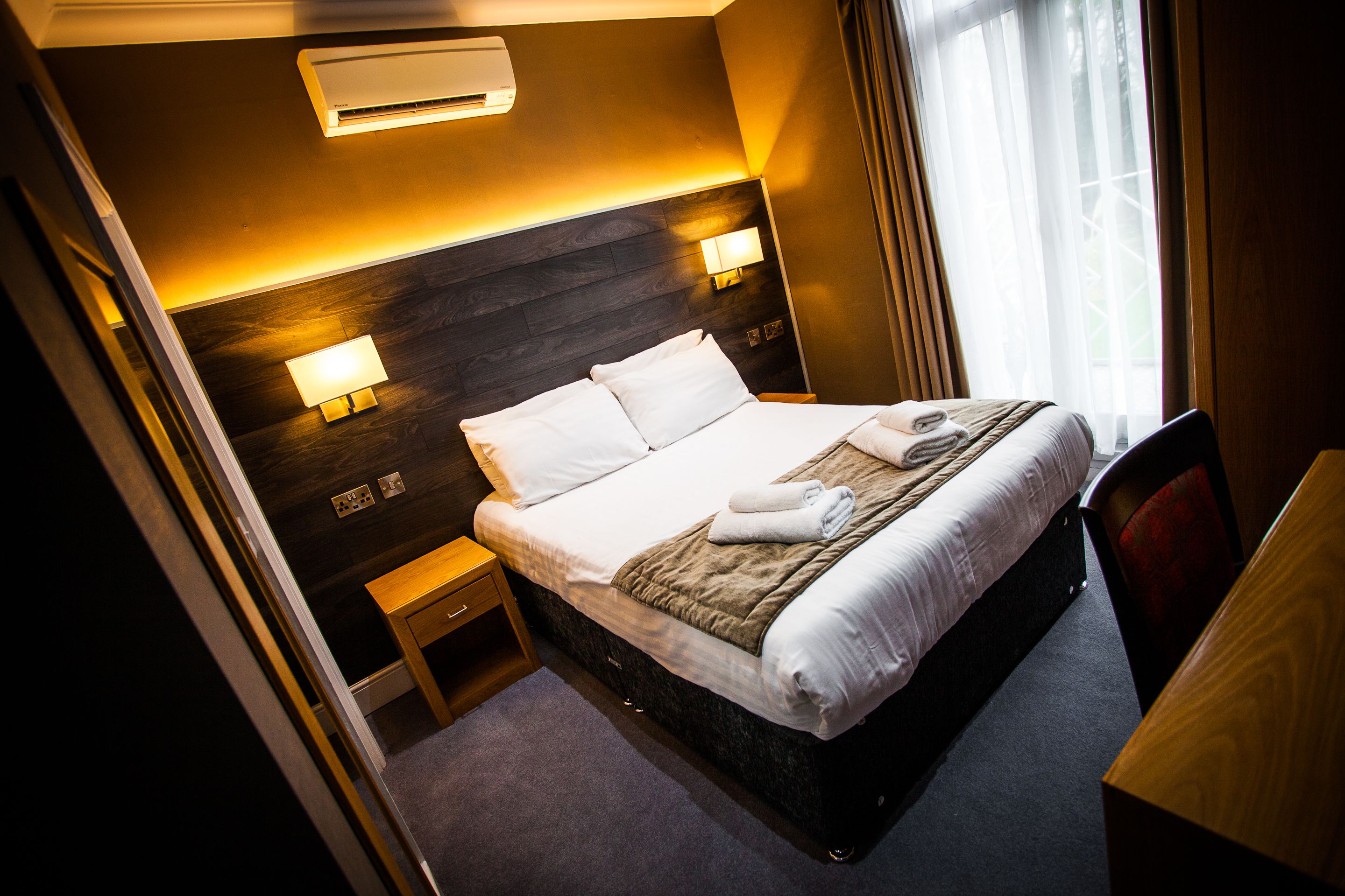 classic double room | in-room safe, desk, iron/ironing board, free wifi