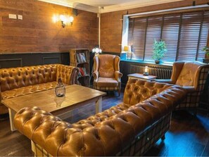 Petit déjeuner, déjeuner et dîner servis sur place