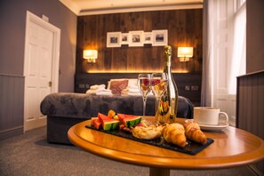 Coffres-forts dans les chambres, bureau, fer et planche à repasser