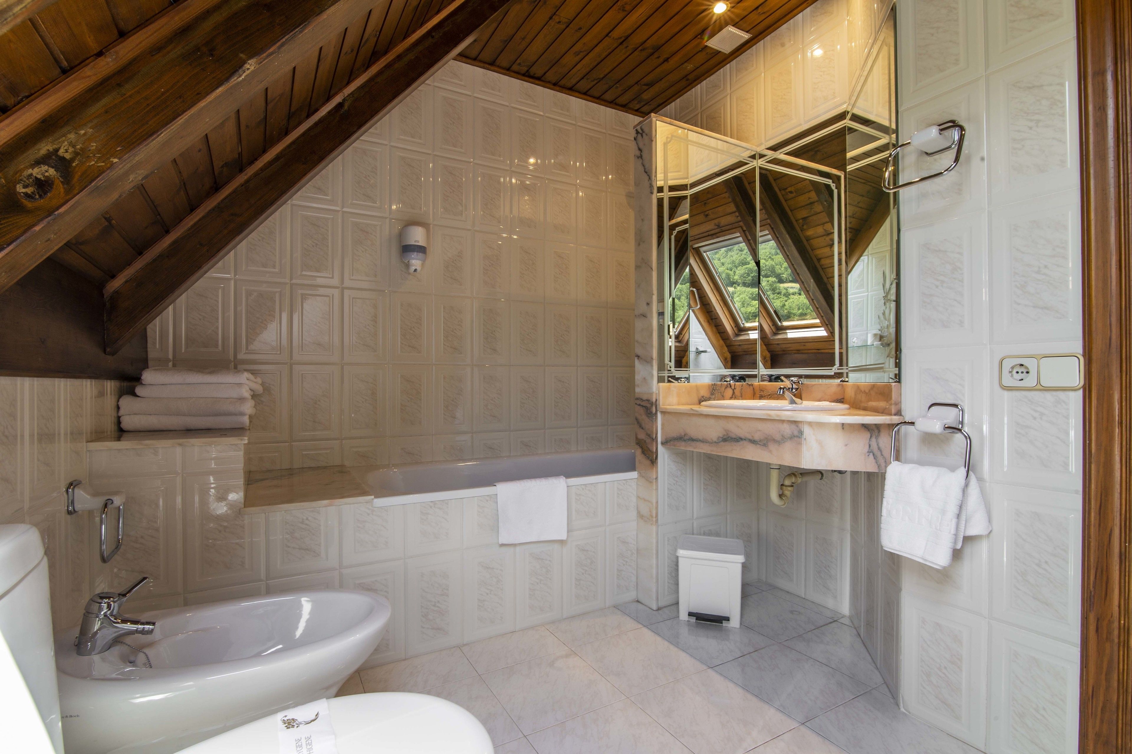 quadruple room | bathroom | bathtub, deep-soaking bathtub, free toiletries, hair dryer