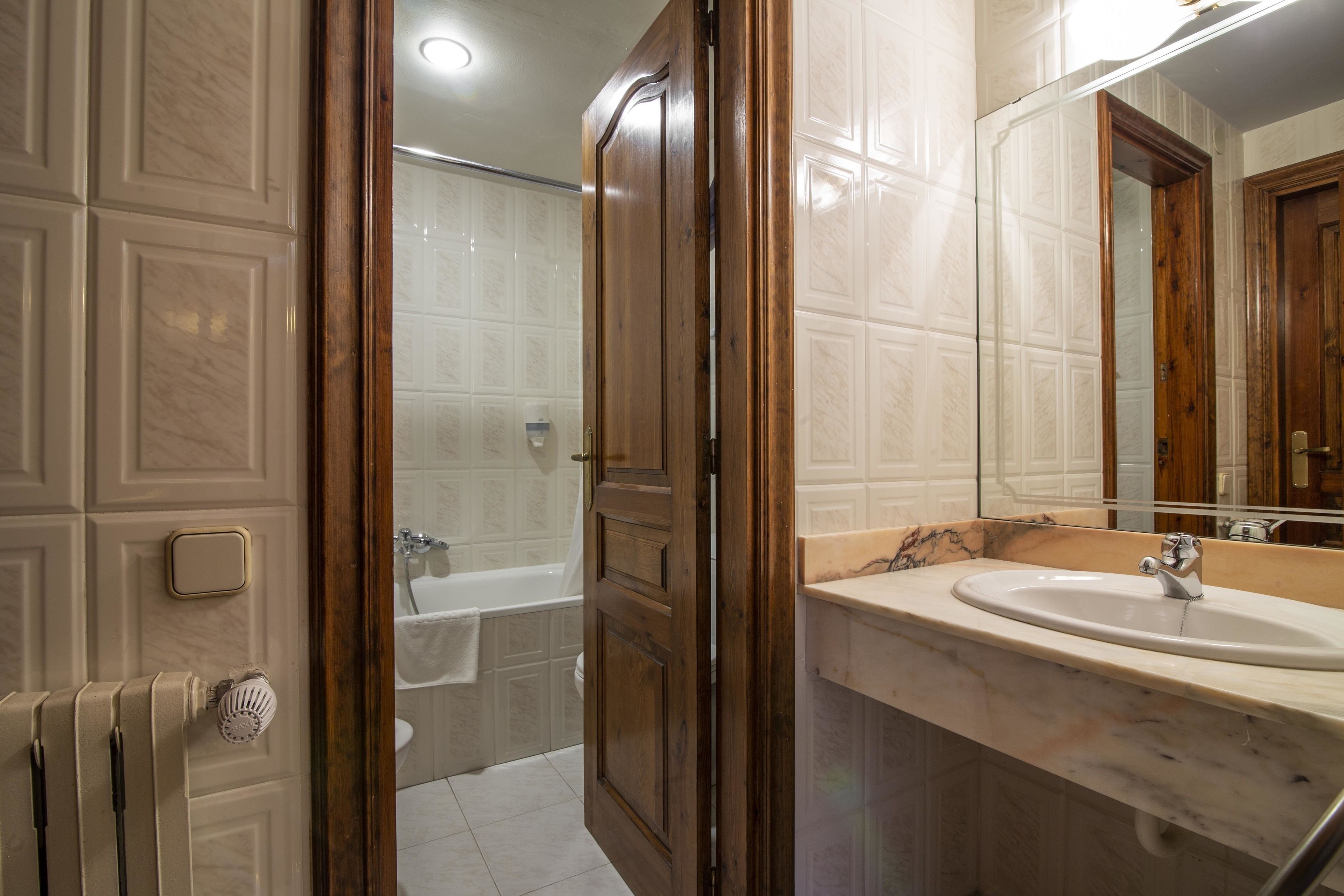 quadruple room | bathroom | bathtub, deep-soaking bathtub, free toiletries, hair dryer