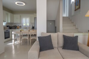 Huvila, 4 makuuhuonetta, merinäköala | 3 makuuhuonetta, kannettavalle tietokoneelle sopiva työtila