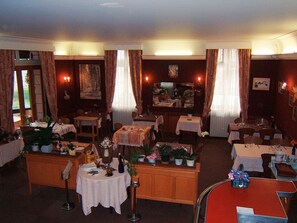 Petit déjeuner, déjeuner et dîner servis sur place