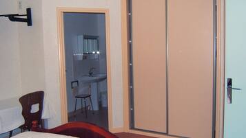 Family Suite | Iron/ironing board, free cribs/infant beds, rollaway beds, free WiFi