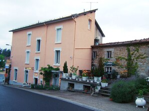 Front of property - La Vie en Rose (Le Brugeron)