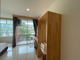 Deluxe Double Room with Balcony | ลานระเบียง/นอกชาน