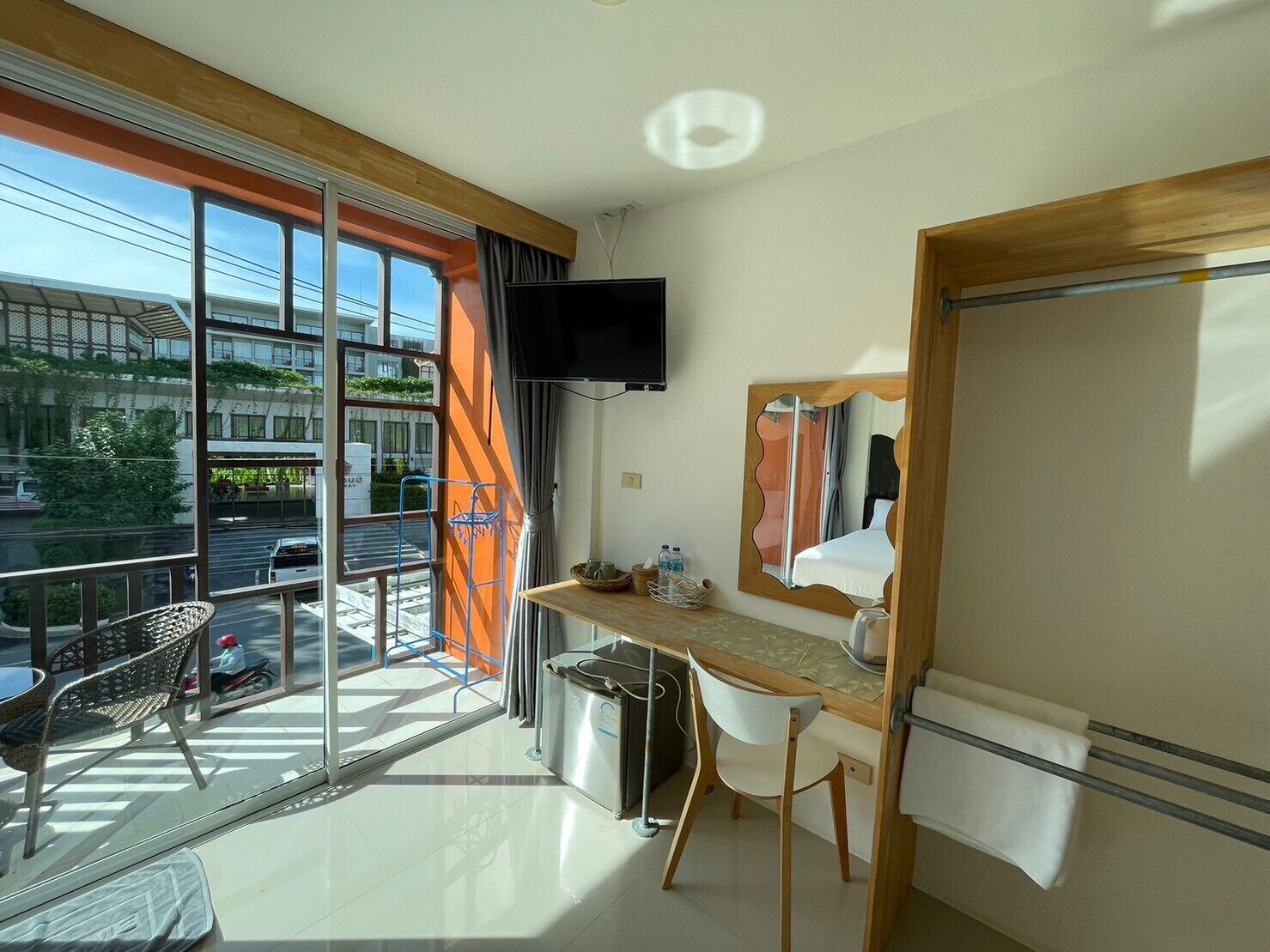 Deluxe Double Room with Balcony | 客房内用餐