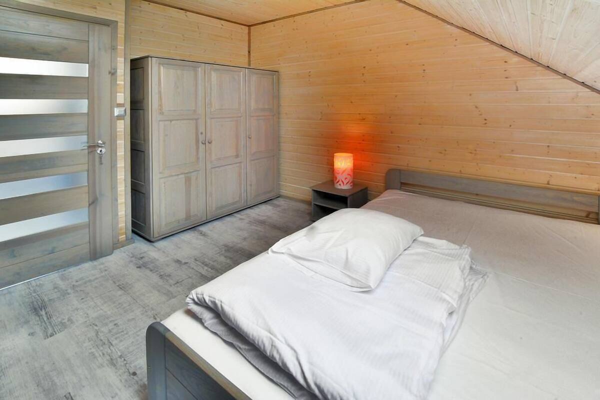 2 bedrooms, soundproofing, iron/ironing board, cribs (surcharge)