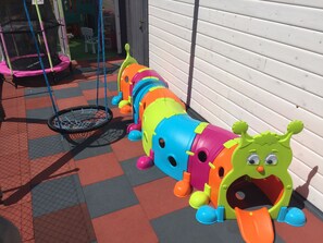 Zona de juegos infantil al aire libre