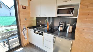 Deluxe Chalet, Garden View | Living area