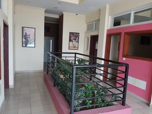 Interior entrance - Neila Hôtel Résidence (Sèmè-Kpodji)