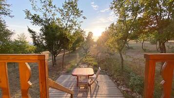 Cottage, patio, vue piscine | Terrasse/Patio