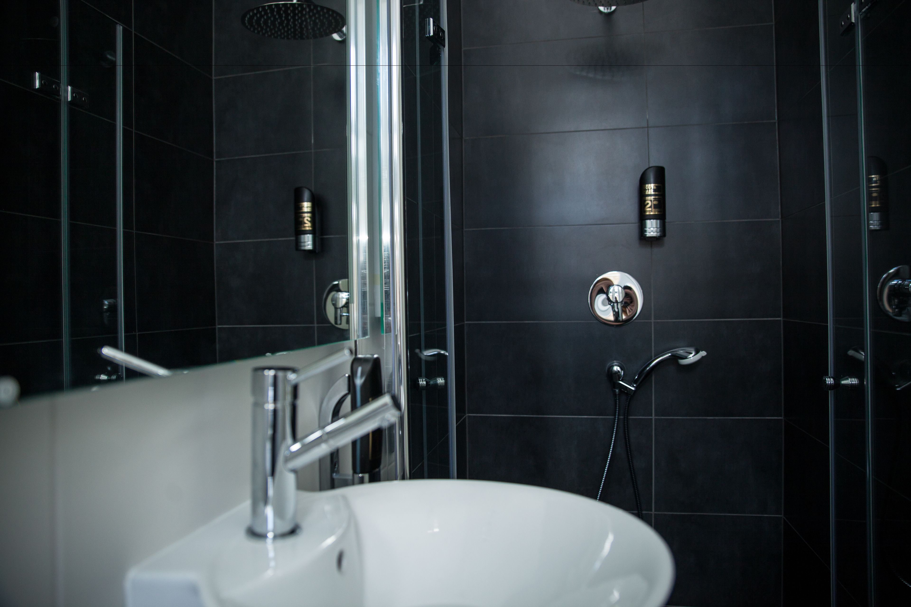 Einzelzimmer | Badezimmer | Haartrockner, Handtücher