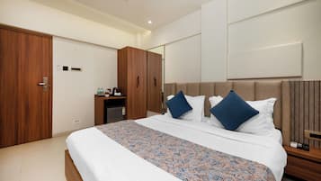 Deluxe Double Room | Soundproofing, free WiFi, bed sheets