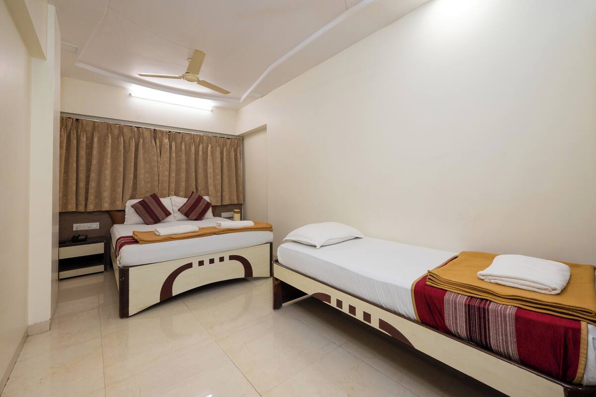 Standard Triple Room, Multiple Beds | 1 bedroom, soundproofing, free WiFi, bed sheets