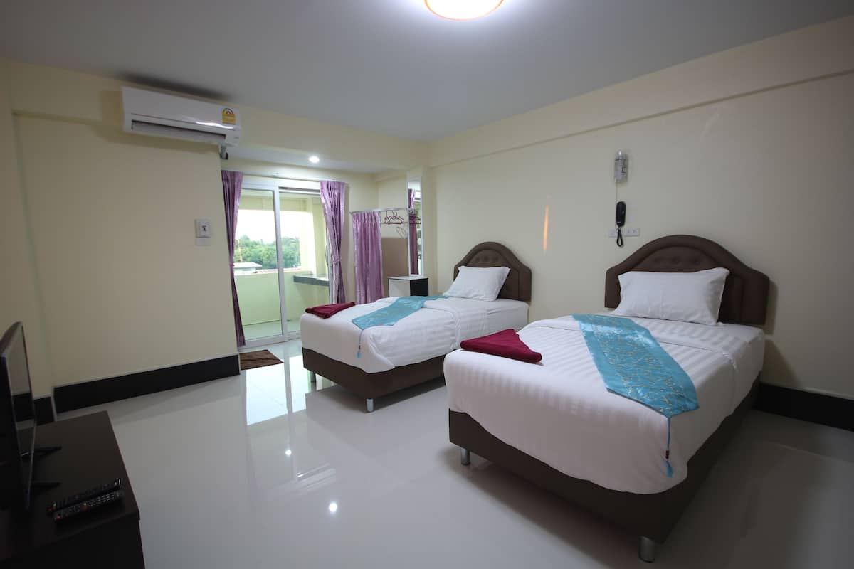 Standard Twin Room with Sofa (Hotel Zone) | Blackout drapes, free WiFi