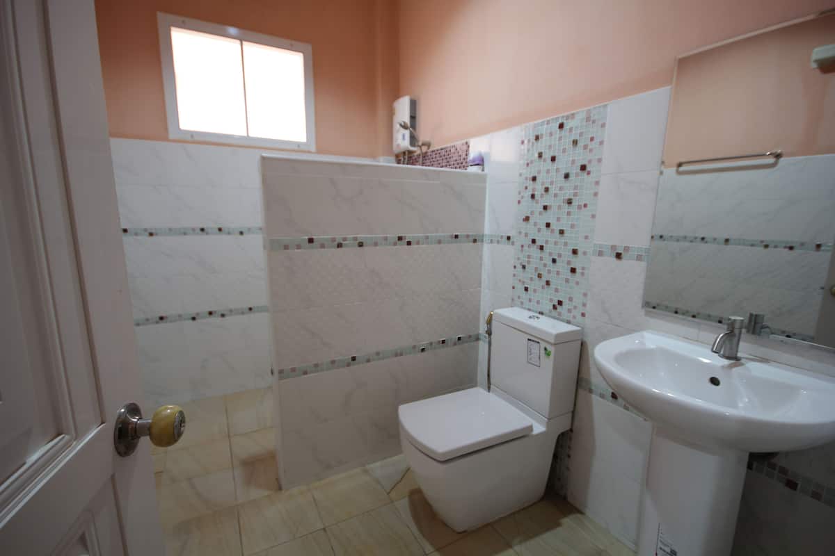 vip (resort zone)  | bathroom | shower, free toiletries, hair dryer, towels