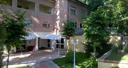 Villa Cardinal Apartments