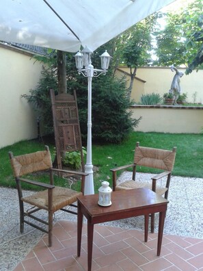 Makan malam dihidangkan, masakan Itali 