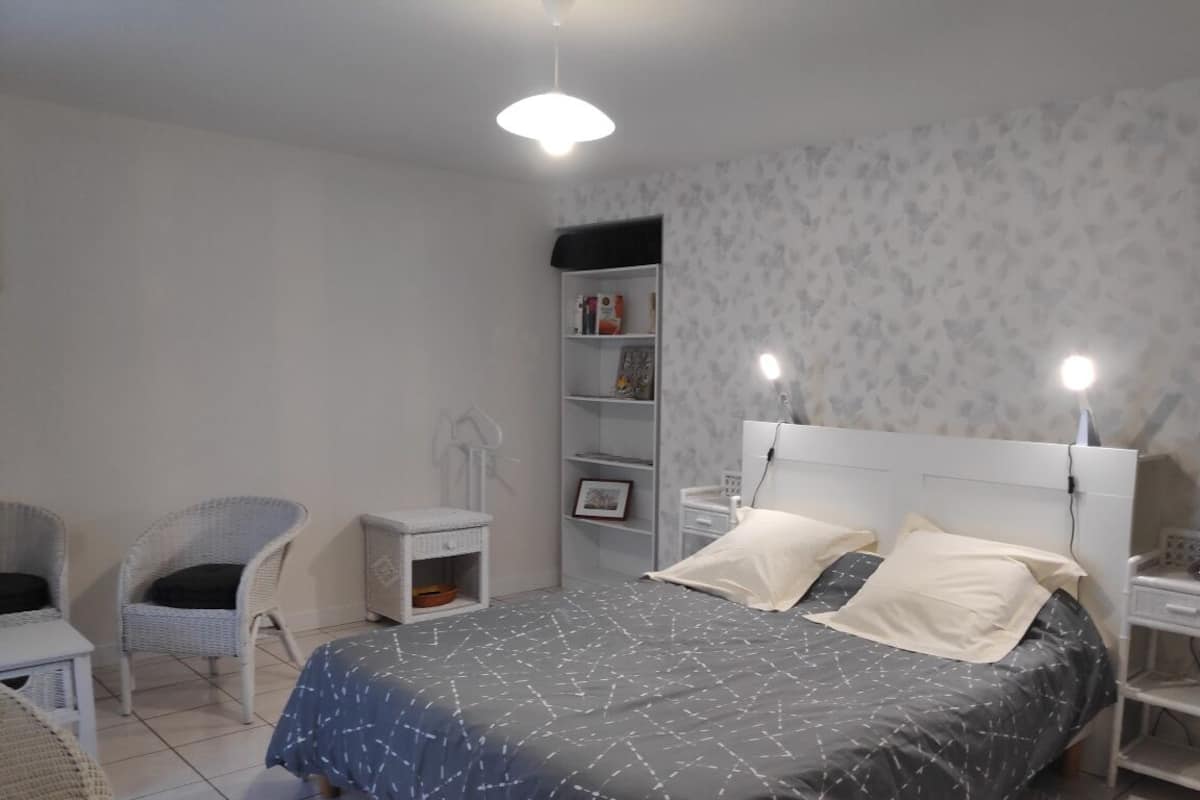 Habitación doble (Coquelicot) | 4 habitaciones, ropa de cama de alta calidad y decoración personalizada