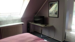 Double Room | Free WiFi, bed sheets