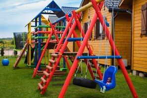 Children's play area - outdoor - Nemo Domki Letniskowe (gmina Wolin)