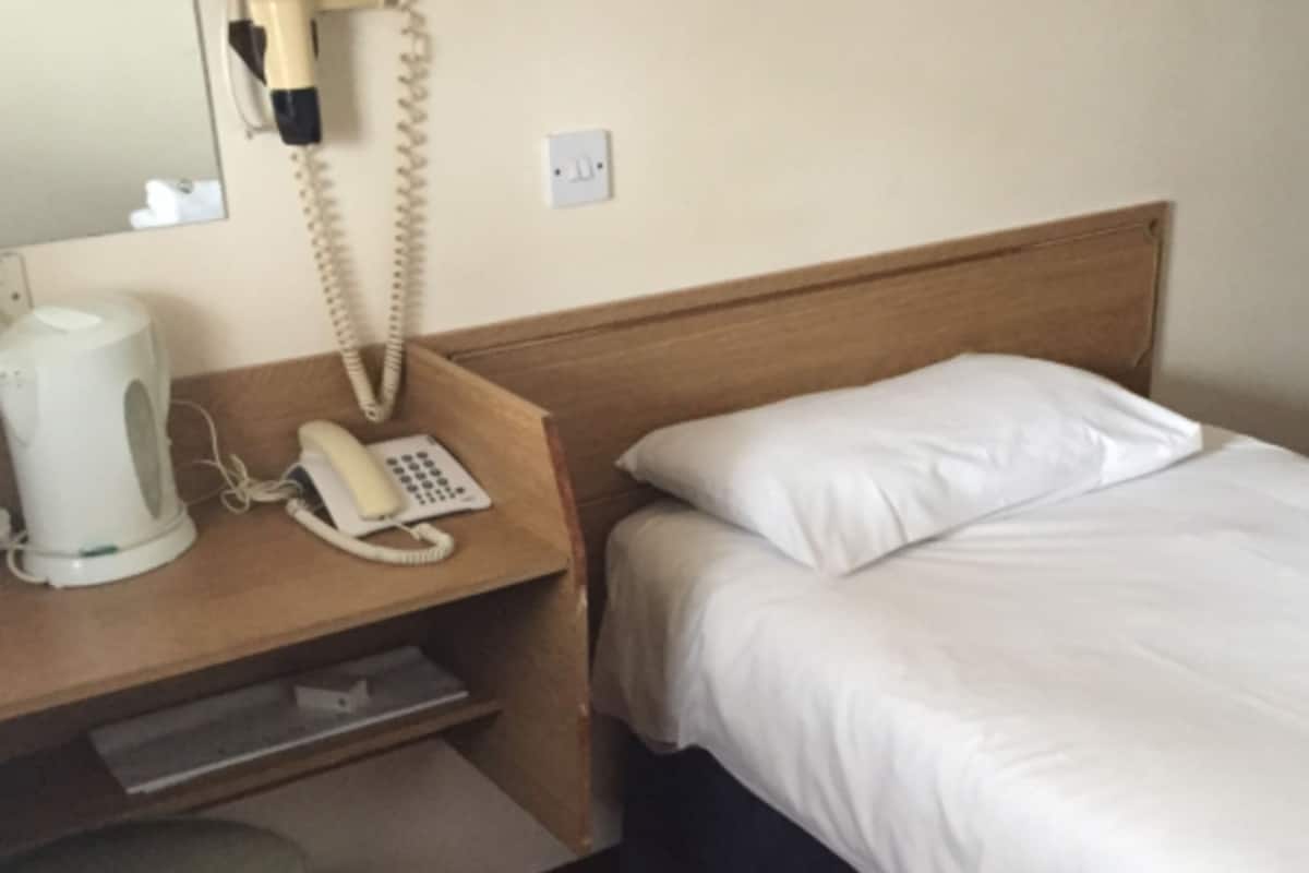 budget single room | blackout curtains, iron/ironing board, free wifi, bed sheets