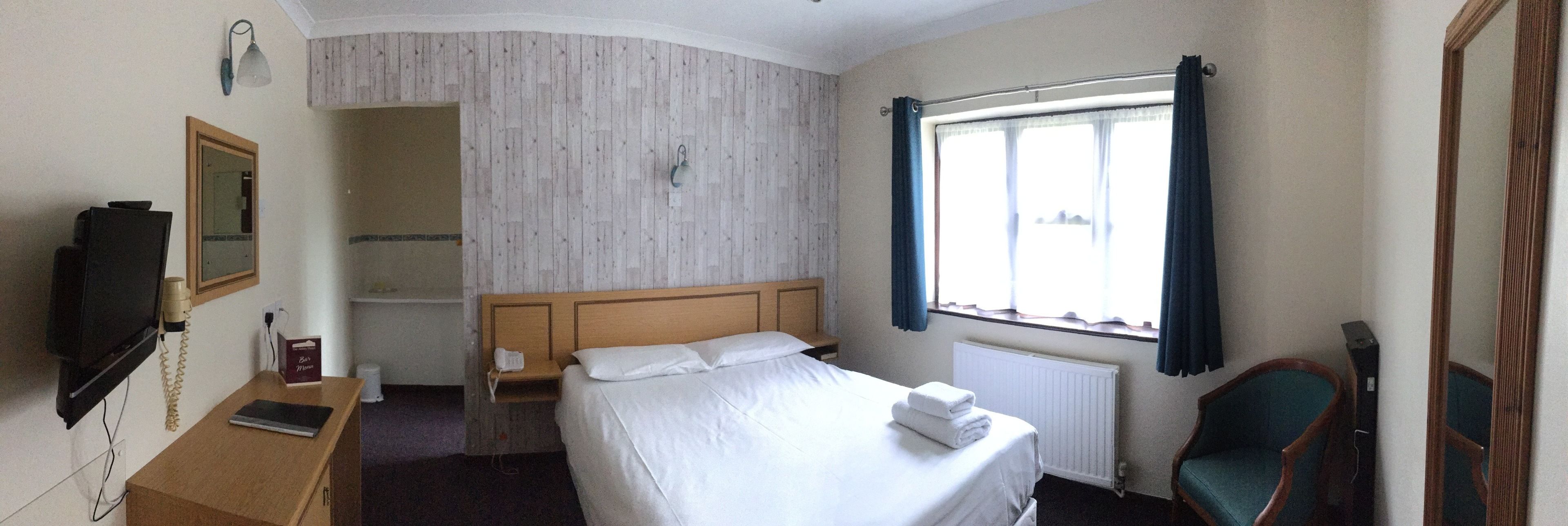 budget double room | blackout curtains, iron/ironing board, free wifi, bed sheets