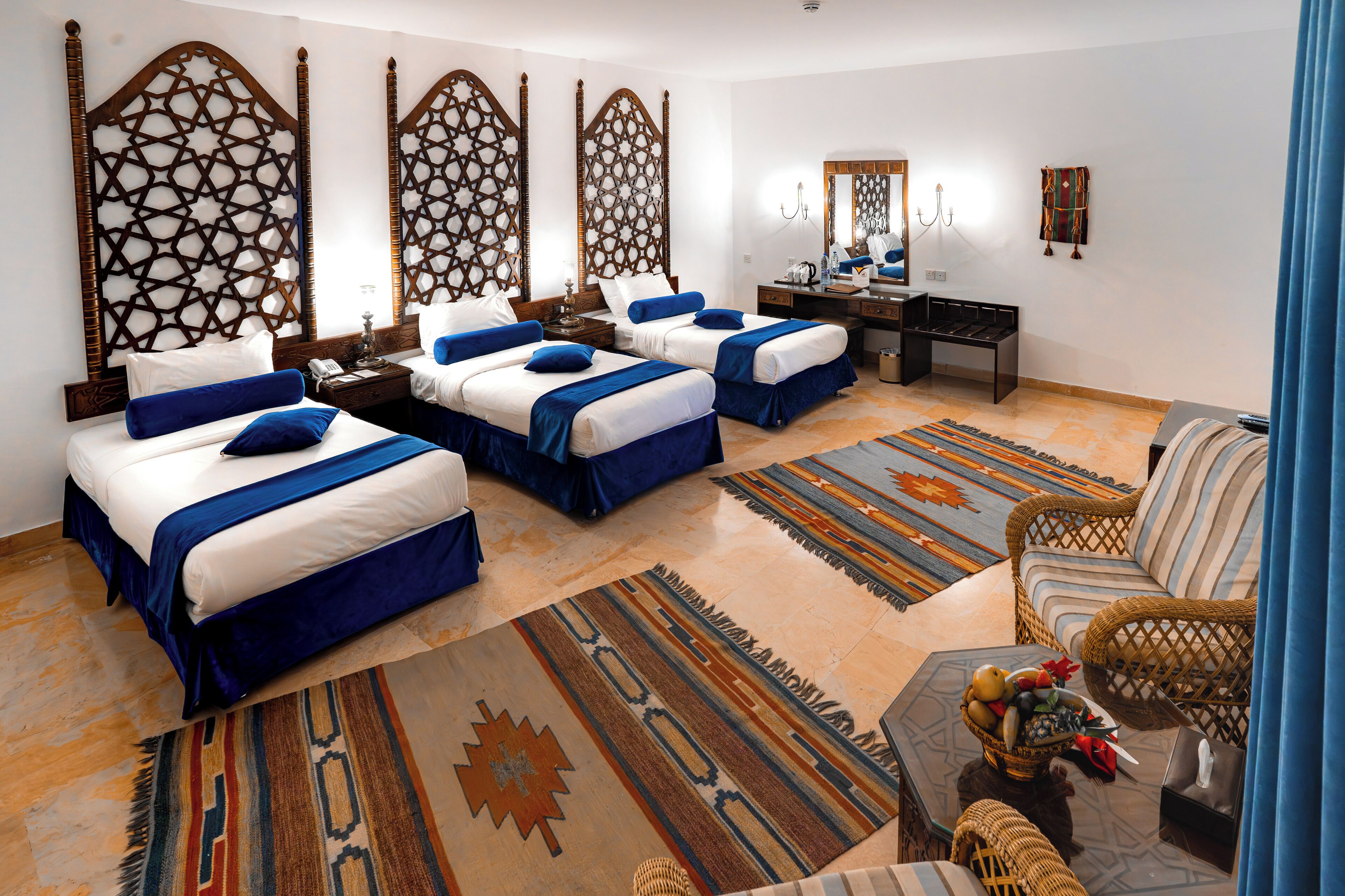 Habitación triple estándar | Artículos del minibar gratis y caja de seguridad en la habitación 