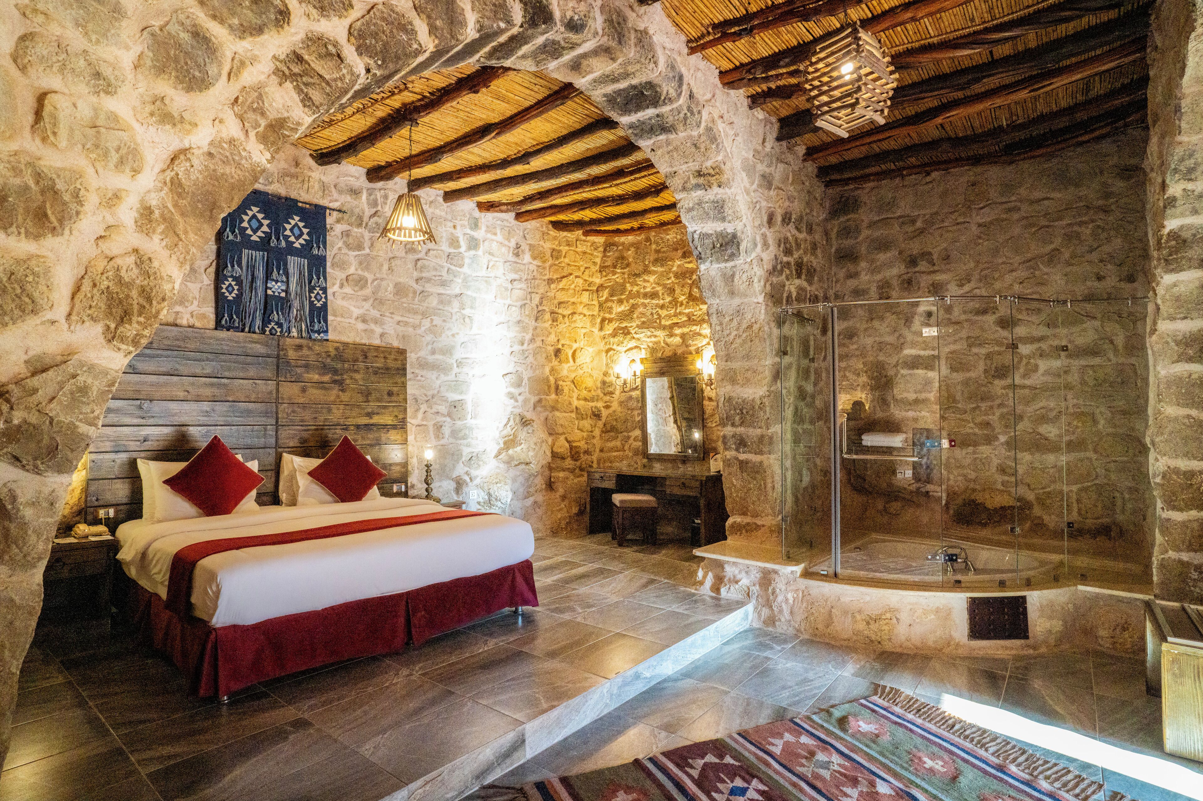 Junior Suite | Free minibar, in-room safe, desk, blackout drapes