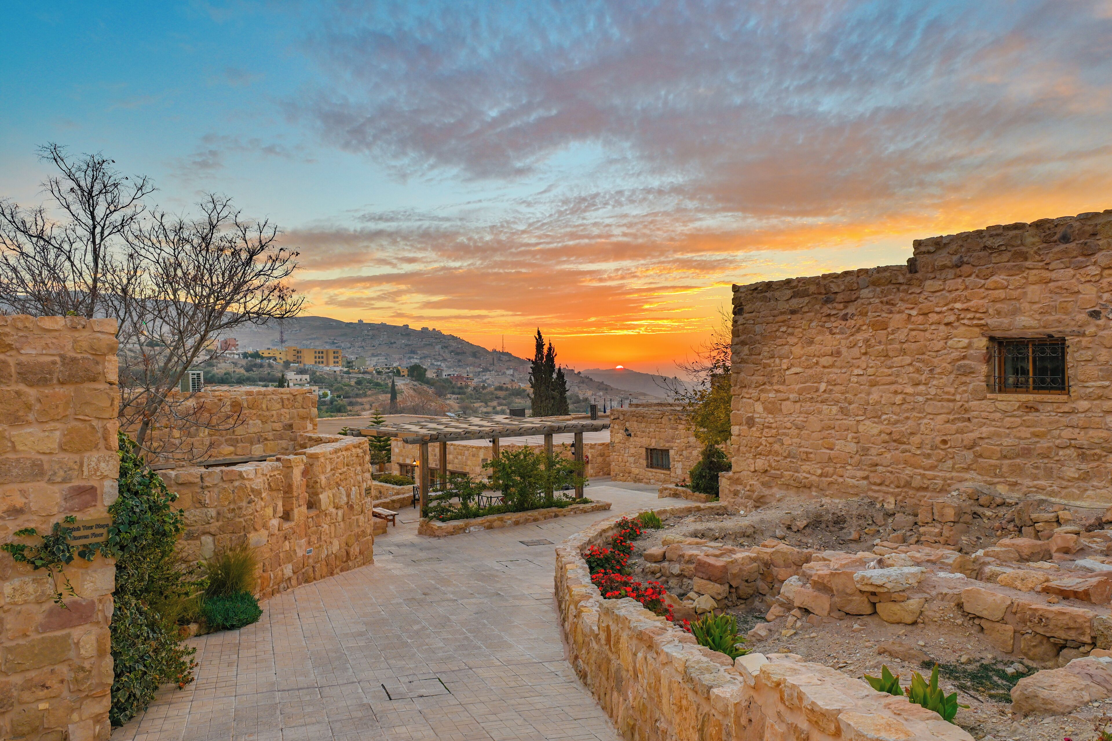 المنشأة من الخارج