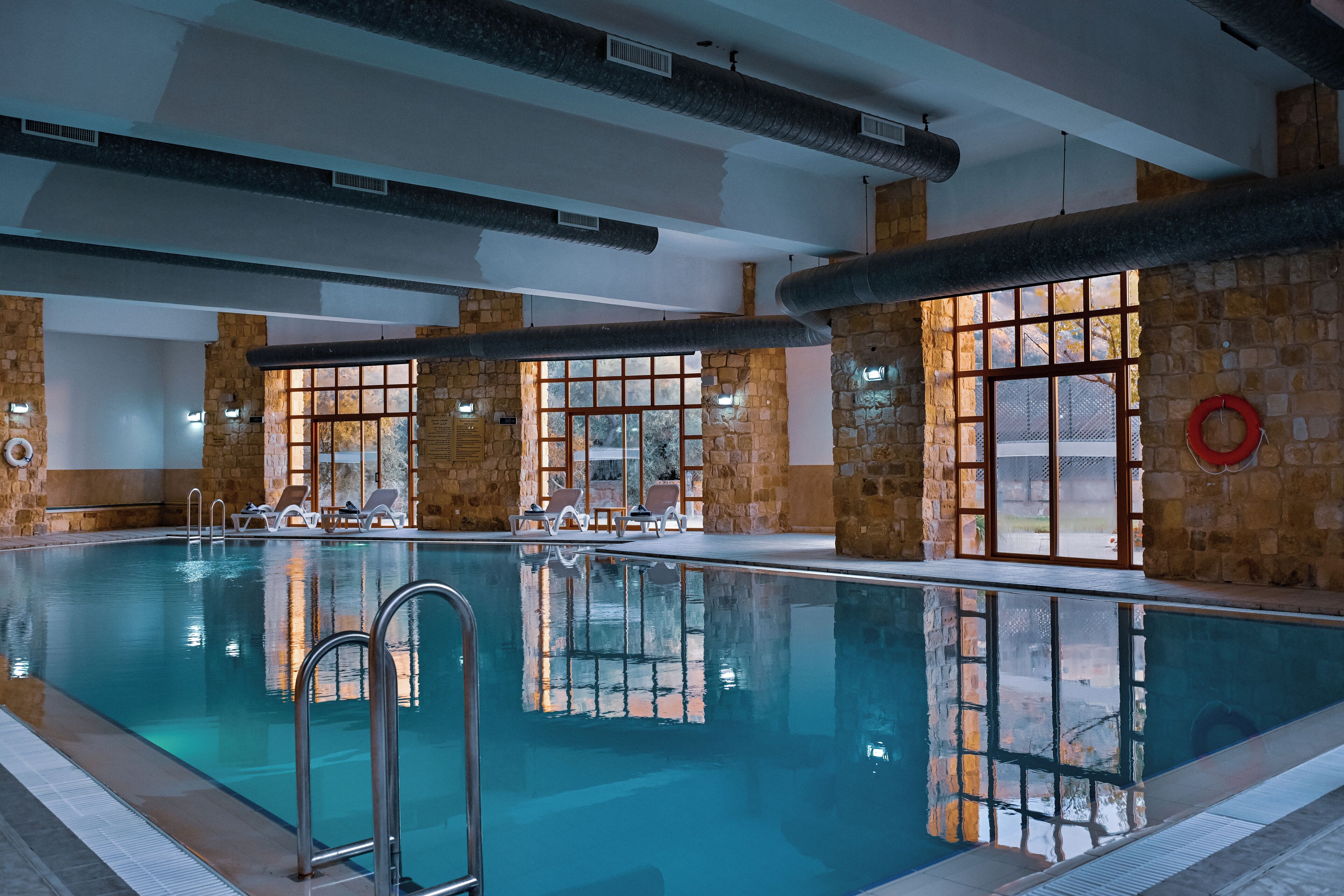 من حمّامات السباحة المغطاة، حمّام سباحة خارجي موسمي