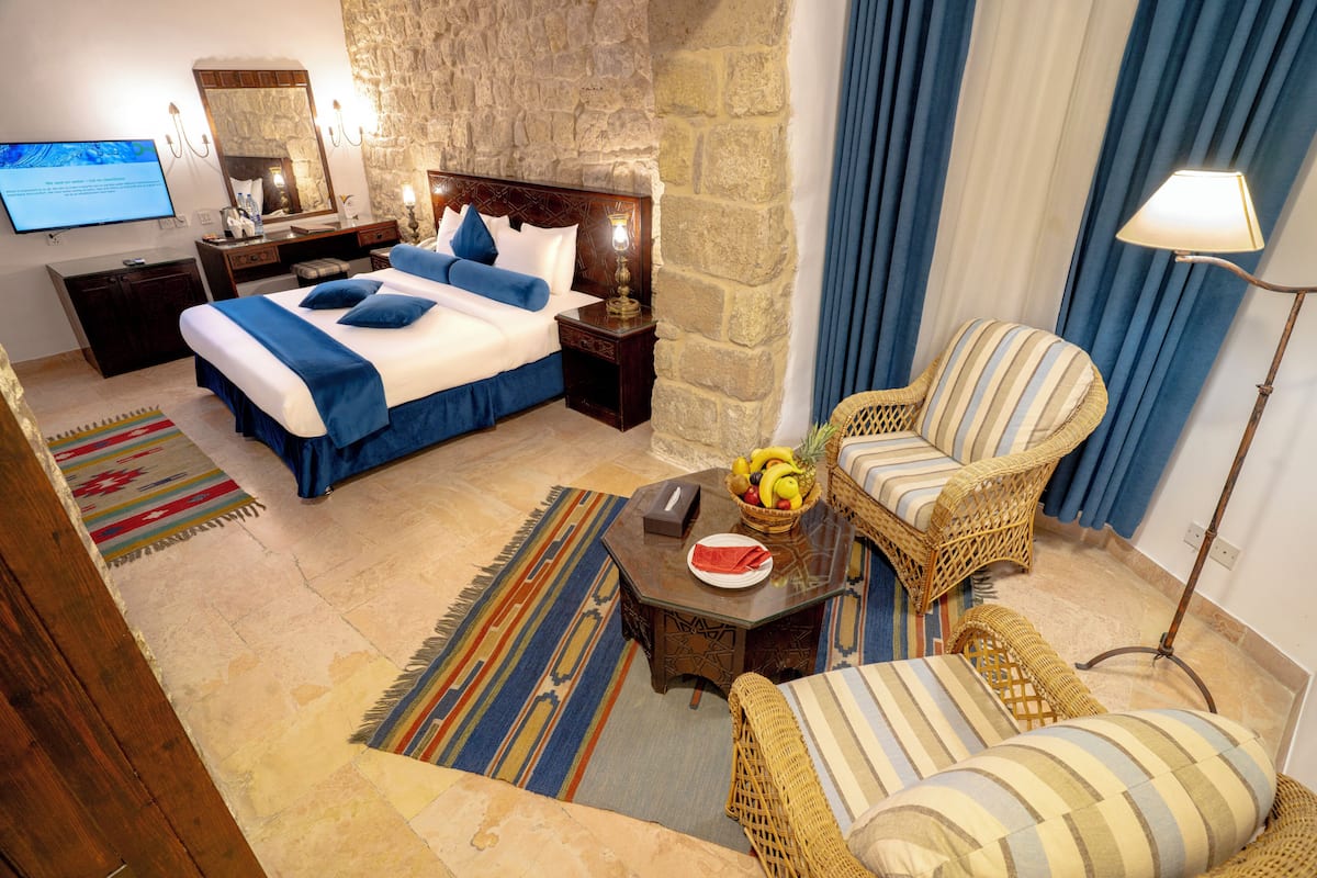 Habitación doble estándar | Artículos del minibar gratis y caja de seguridad en la habitación