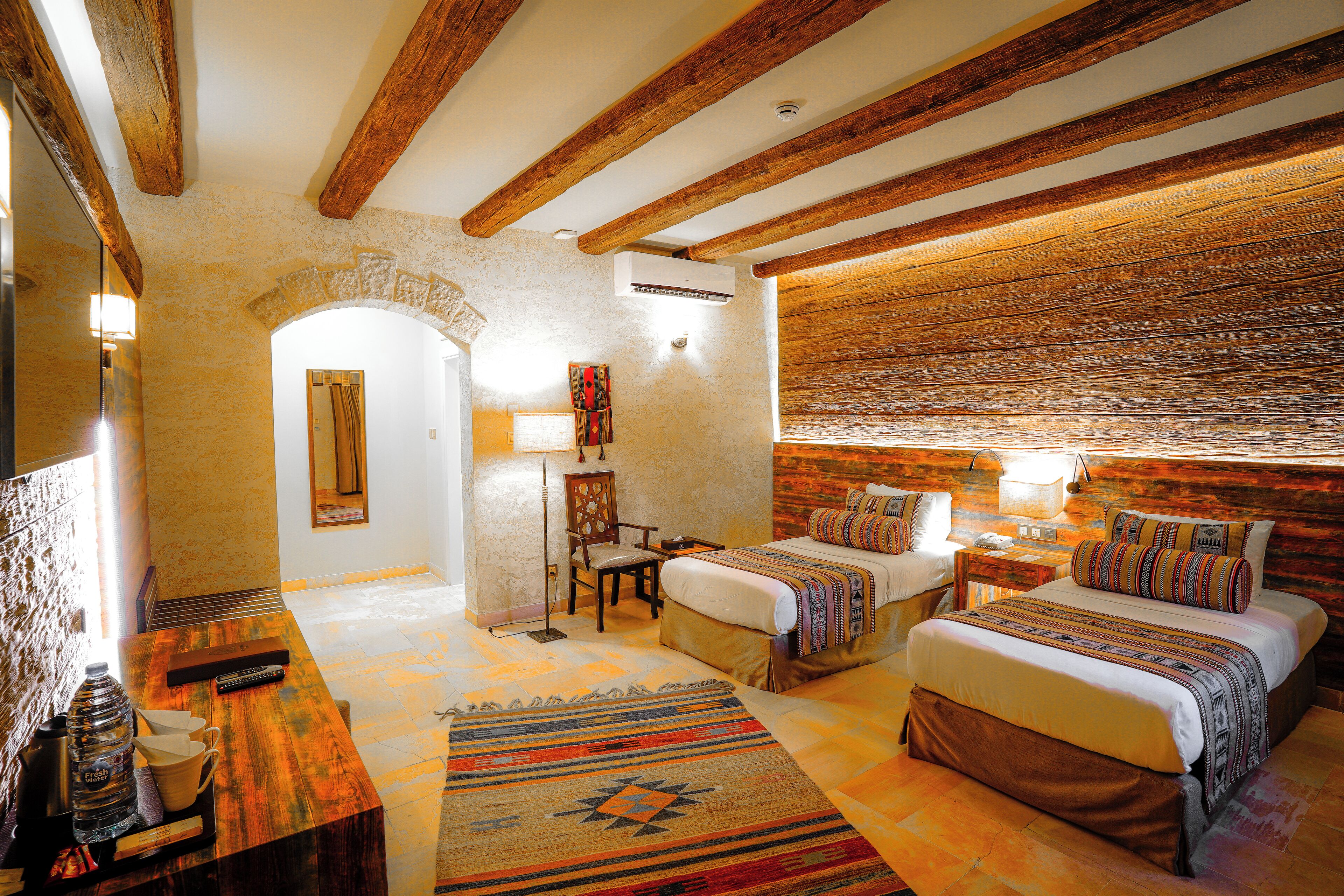 Habitación estándar con 2 camas individuales, 2 camas individuales | Artículos del minibar gratis y caja de seguridad en la habitación 