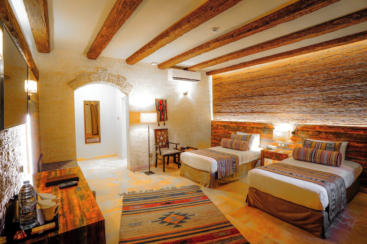 Habitación estándar con 2 camas individuales, 2 camas individuales | Artículos del minibar gratis y caja de seguridad en la habitación