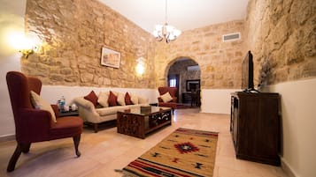 1 bedroom, free minibar, in-room safe, desk