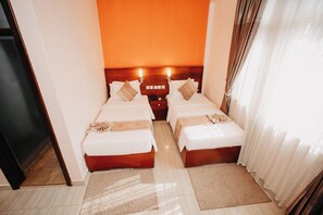 Ropa de cama de alta calidad y minibar 