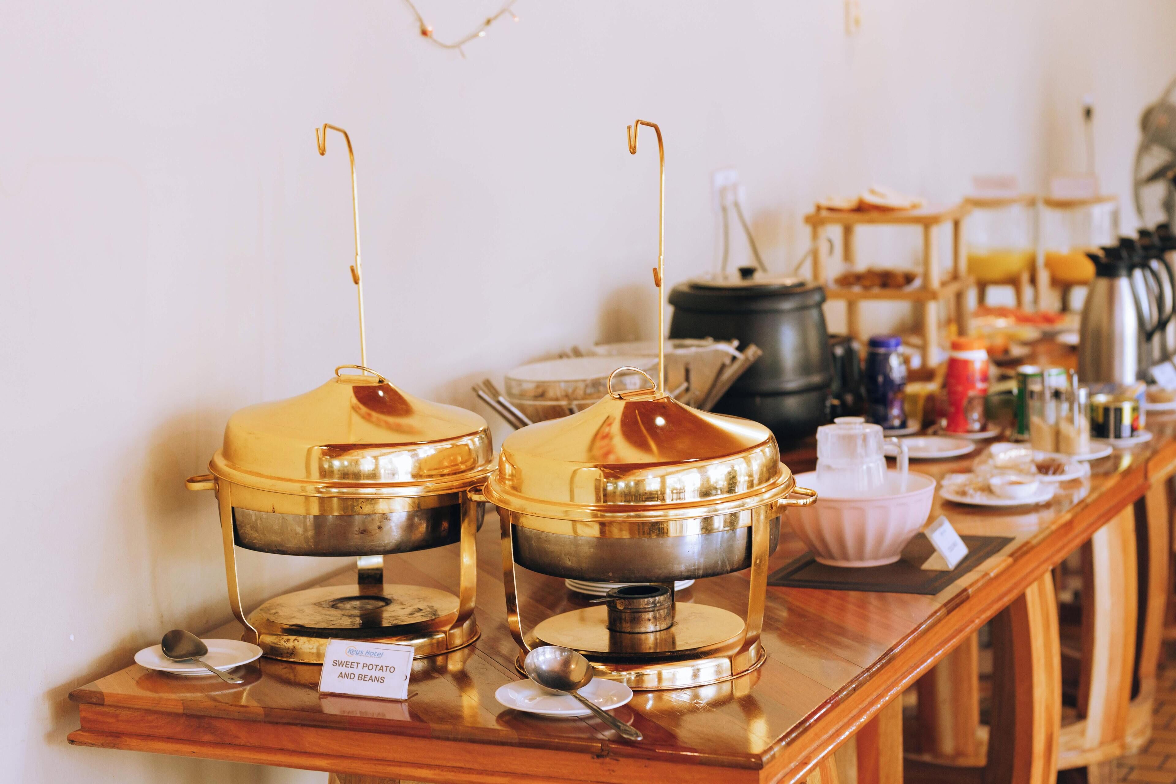 free daily english breakfast