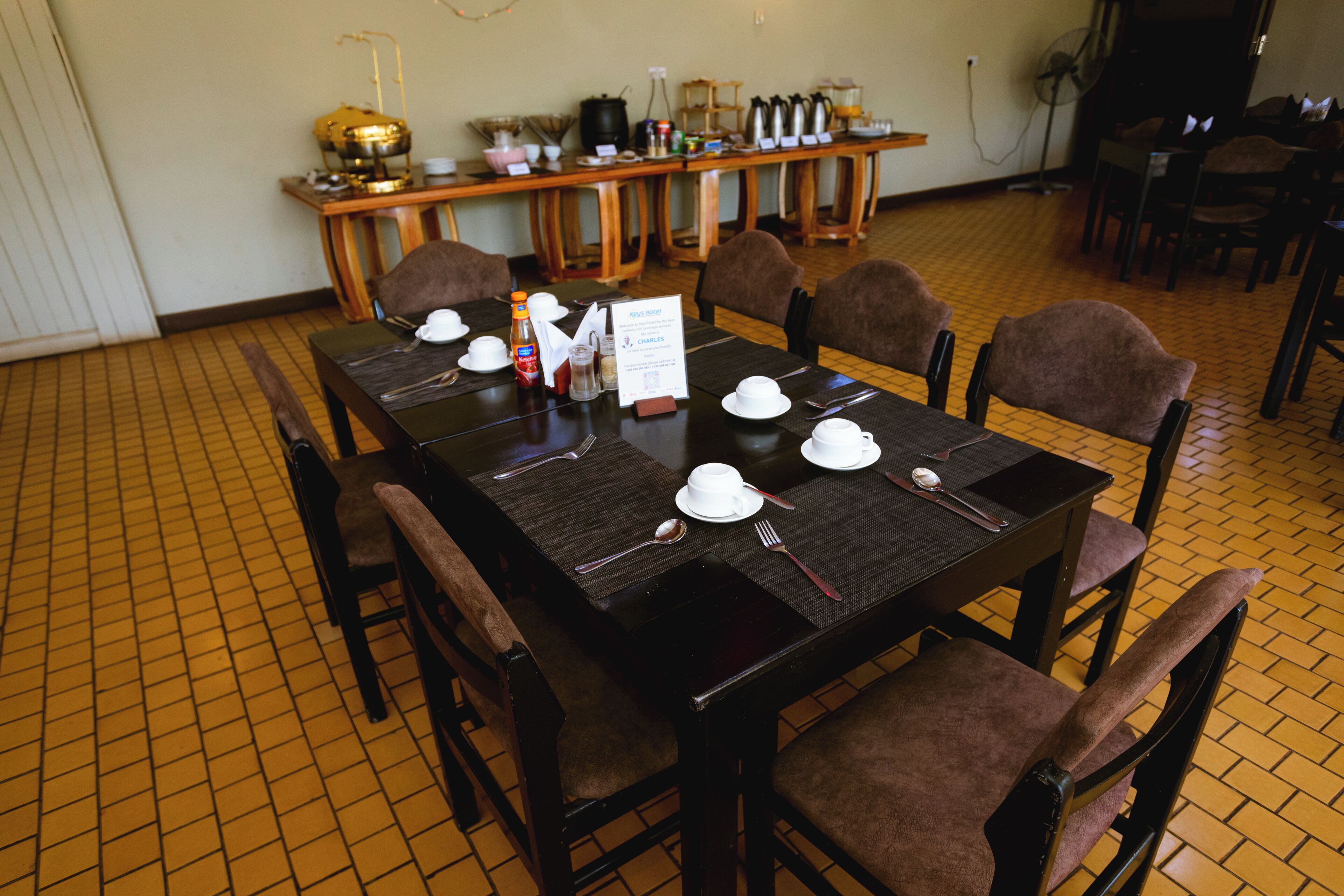 breakfast, lunch, dinner served; international cuisine