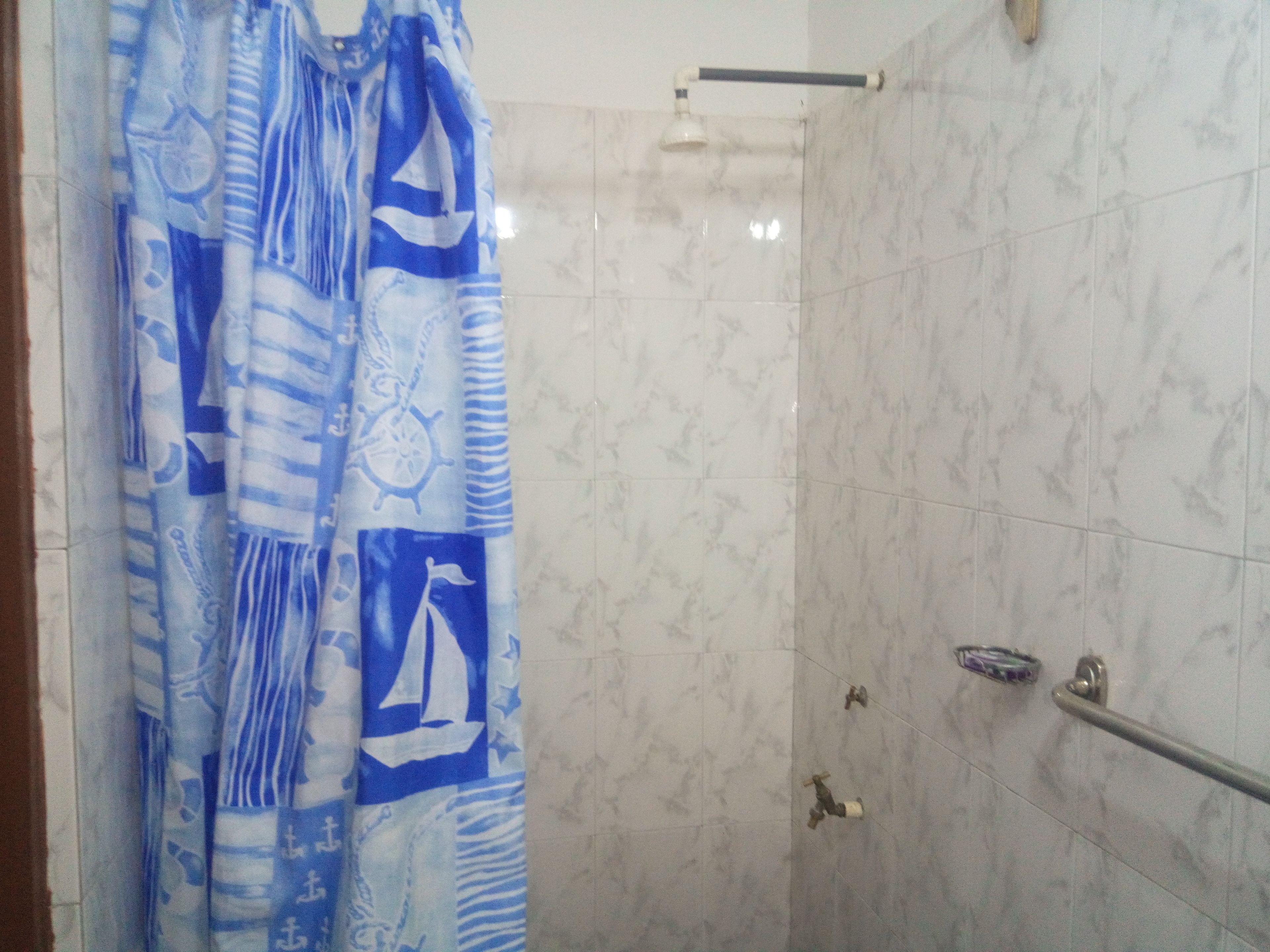 Shower, free toiletries, towels