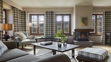 办公桌、隔音、免费 WiFi、床单