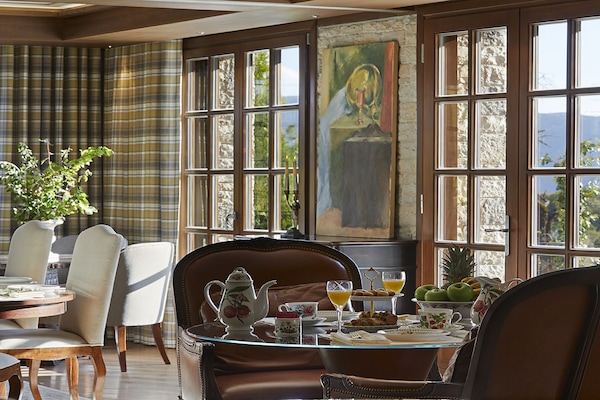 Her gün ücretsiz açık büfe kahvaltı