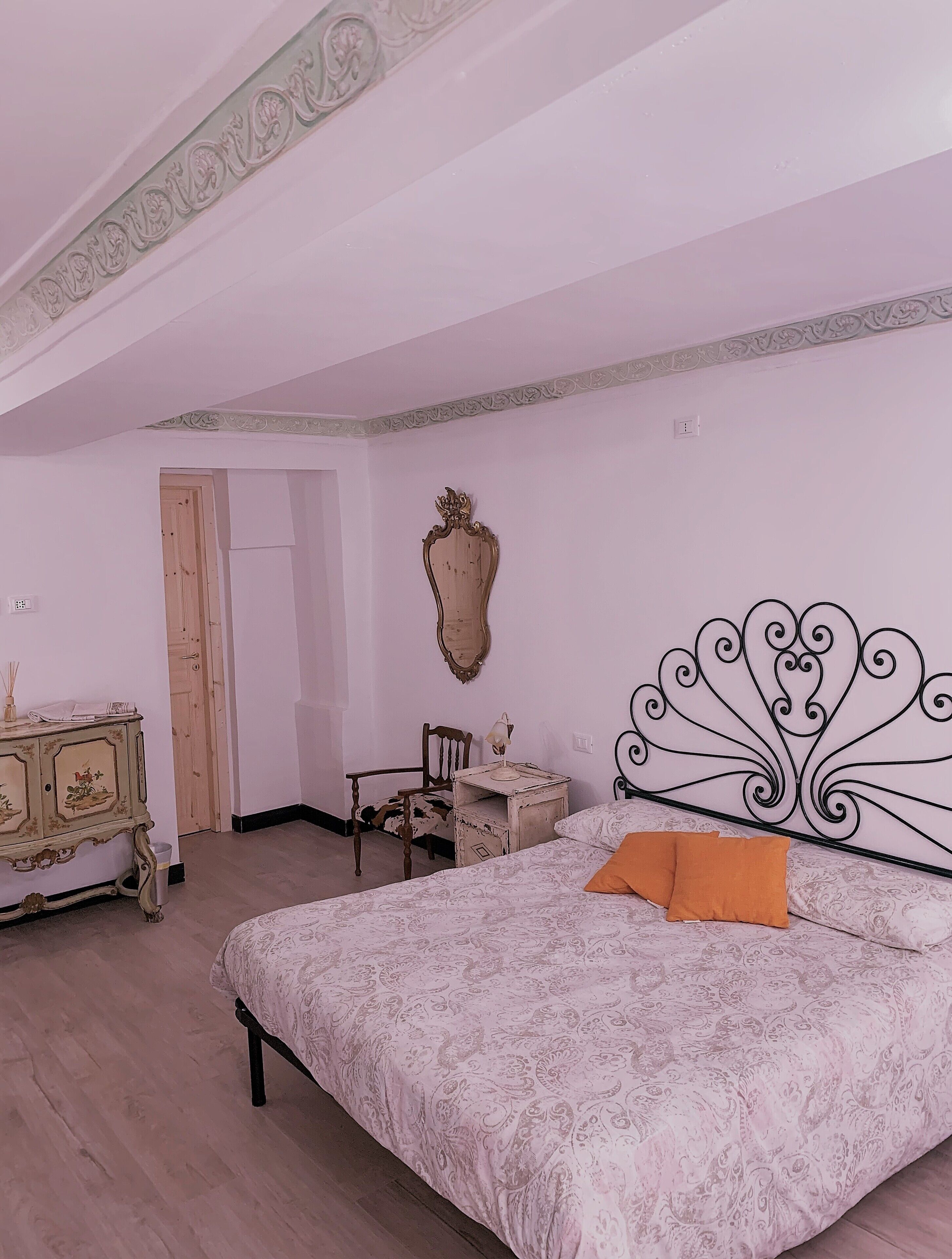 Quarto triplo família, várias camas | Roupas de cama premium, edredons de pluma, ferros/tábuas de passar roupa