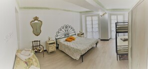 Tremannsrom – familie, flere senger | Sengetøy av topp kvalitet, dundyner og strykejern/-brett