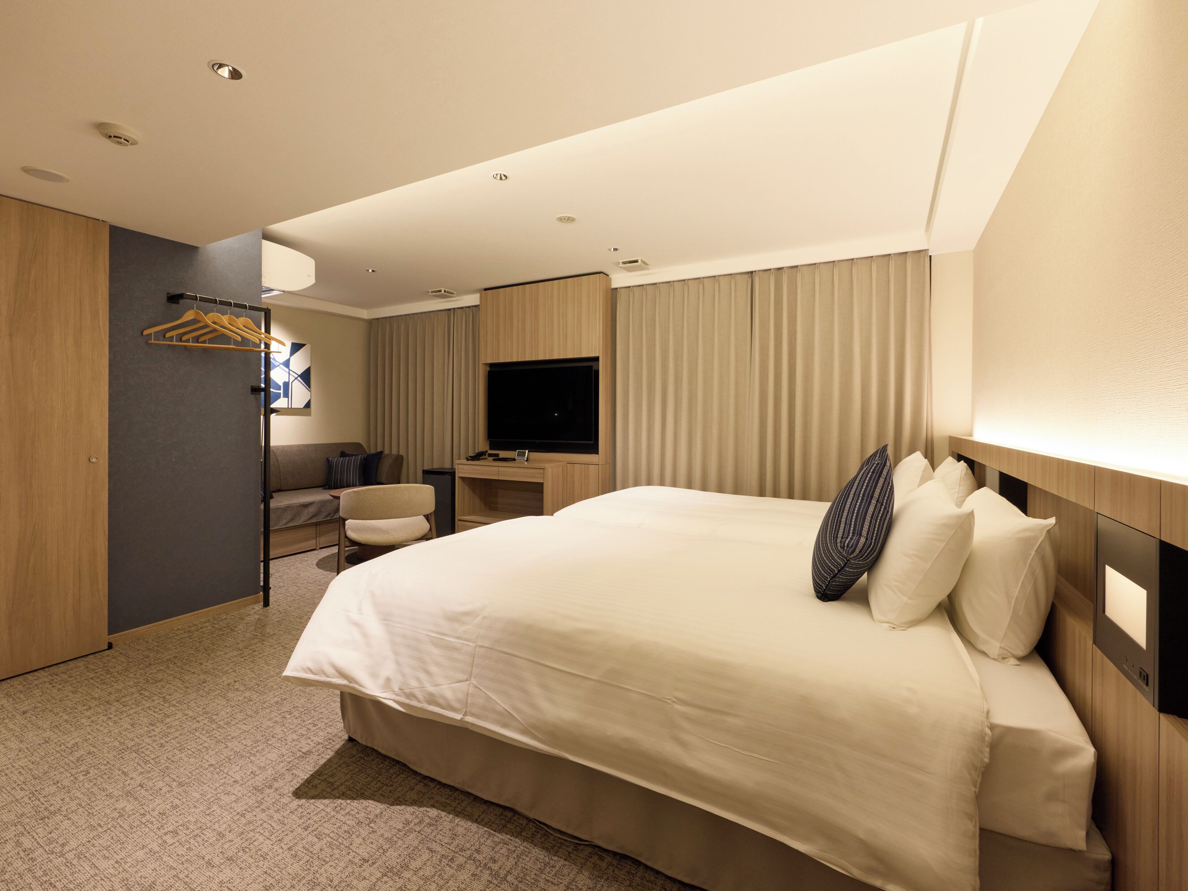 Deluxe Twin Room, 2 Bedrooms | In-room safe, desk, free WiFi