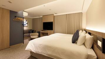 Deluxe Twin Room, 2 Bedrooms | In-room safe, desk, free WiFi